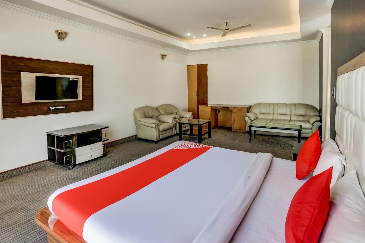 Oyo 71042 Sahara Estate Hotel Gorakhpur Buitenkant foto
