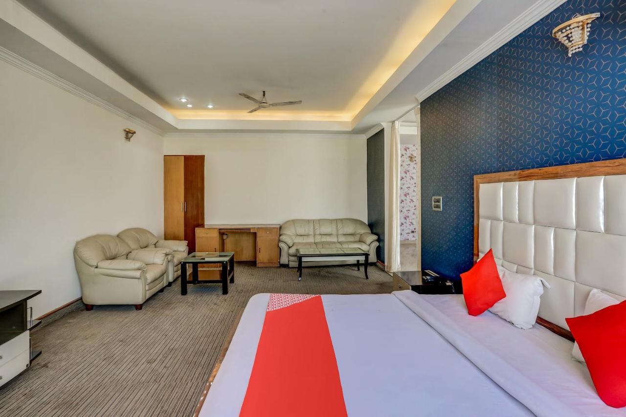 Oyo 71042 Sahara Estate Hotel Gorakhpur Buitenkant foto