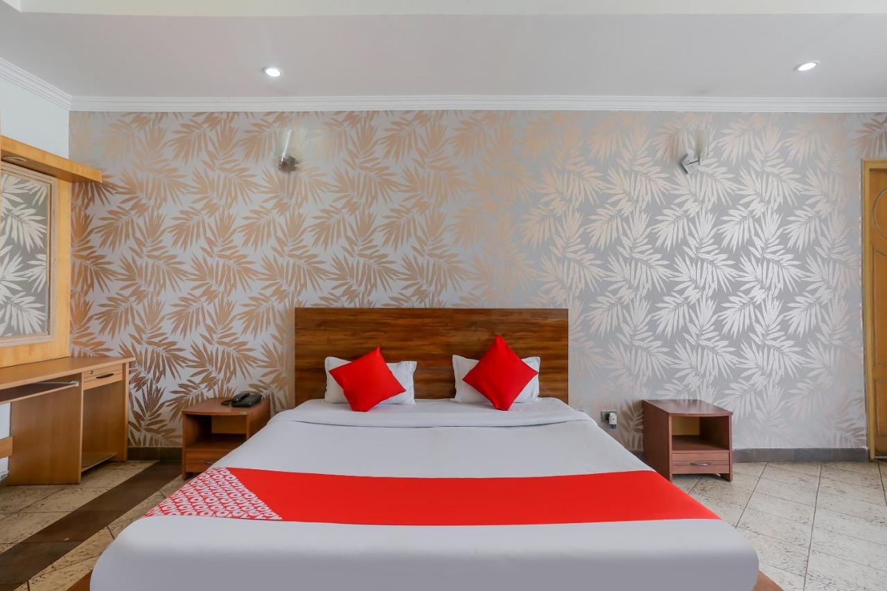 Oyo 71042 Sahara Estate Hotel Gorakhpur Buitenkant foto