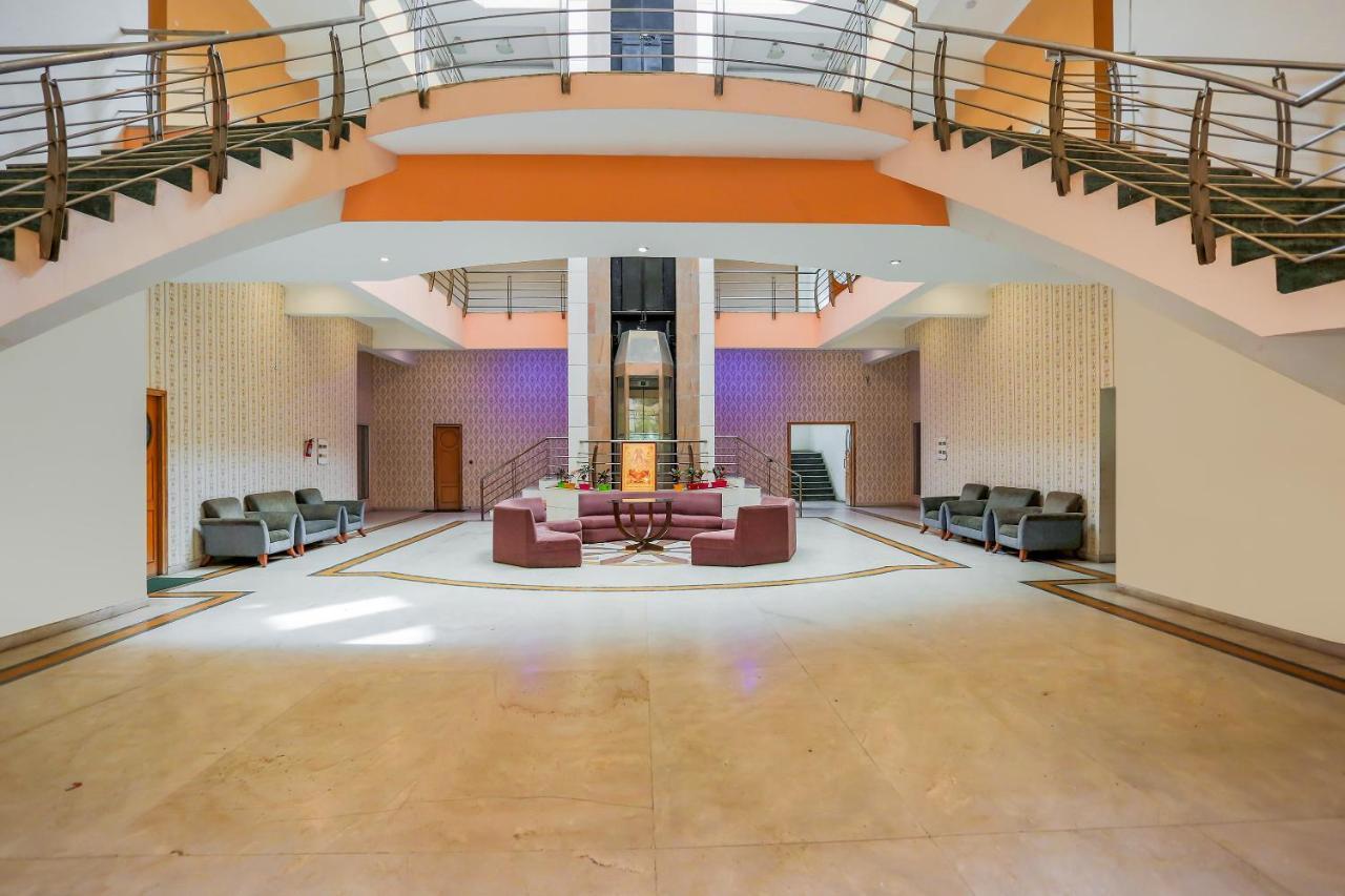 Oyo 71042 Sahara Estate Hotel Gorakhpur Buitenkant foto